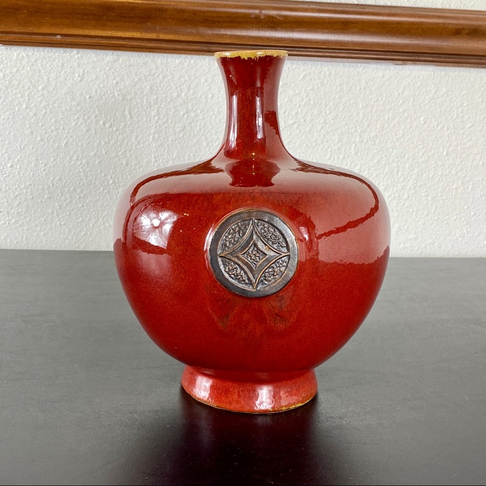 Pottery bottle vase 37?